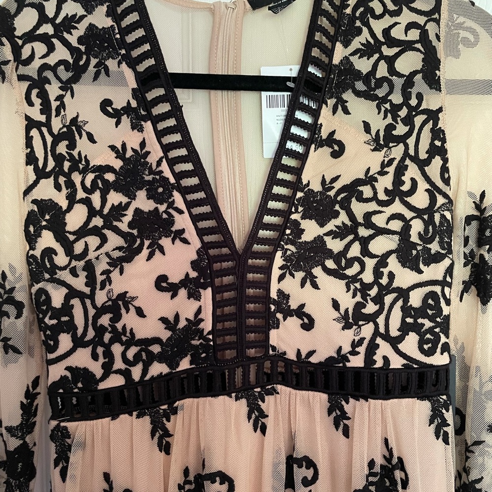 Embroidered long sleeve maxi dress Forever 21 NWT